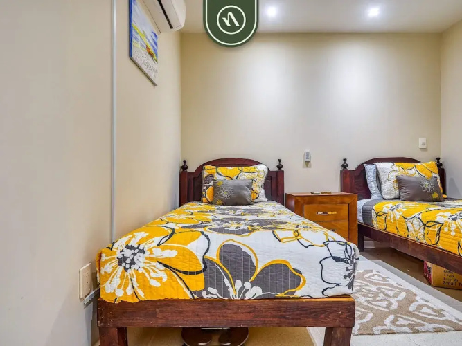Oceanview 2 BR Condo - Beachclub - Pool - Ocean