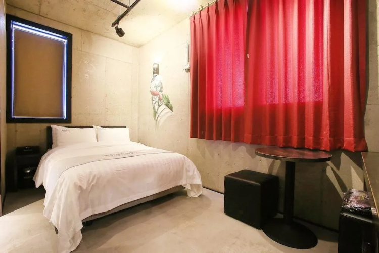 Yeongdeungpo Chateau Hotel