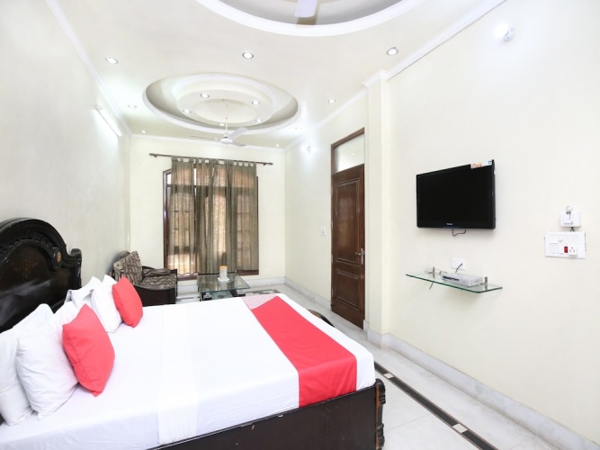 OYO 15347 Dhingra Residency