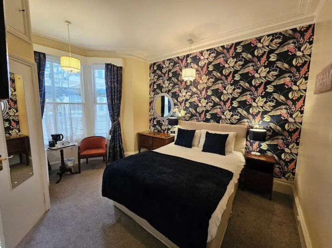 Rivelyn Hotel Bar & Restaurant
