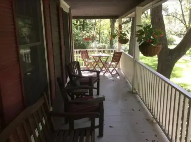 Pine Hollow Inn