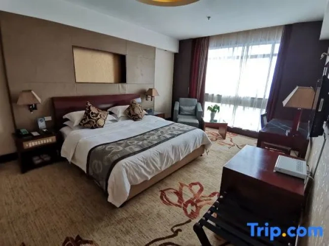 Suite with lake view