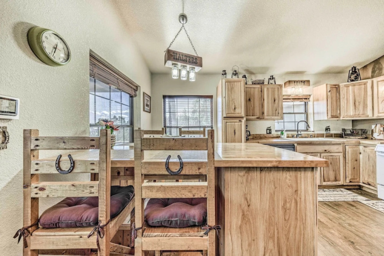 Cozy & Modern Ruidoso Cabin w/ Stellar Views!