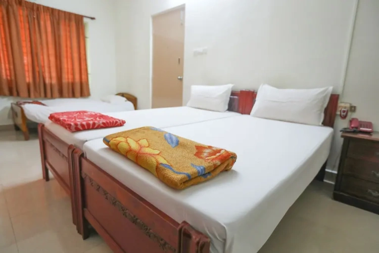 Standard Triple room