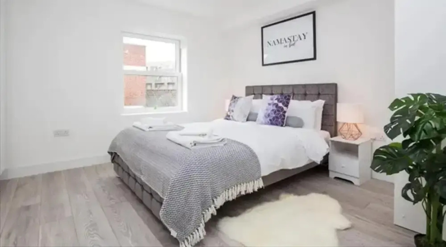 Spacious 1 bed Flat With View