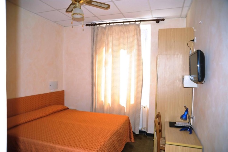Standard Double room with partial sea view