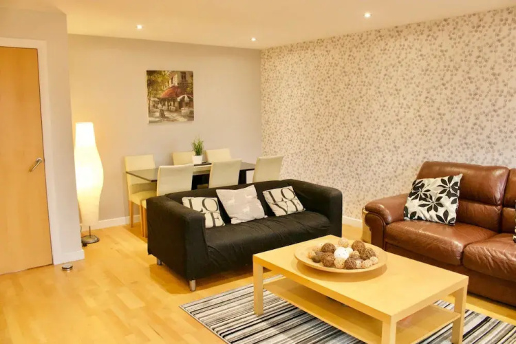 3 Bedroom Duplex Apartment In Edinburgh