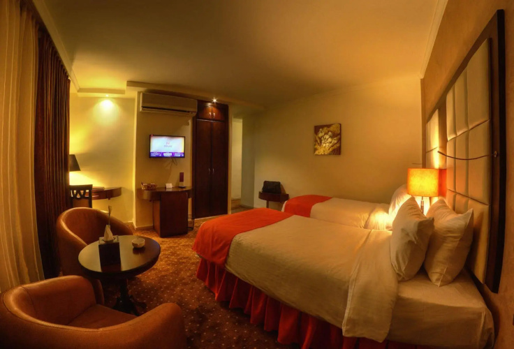 Meneur Hotel