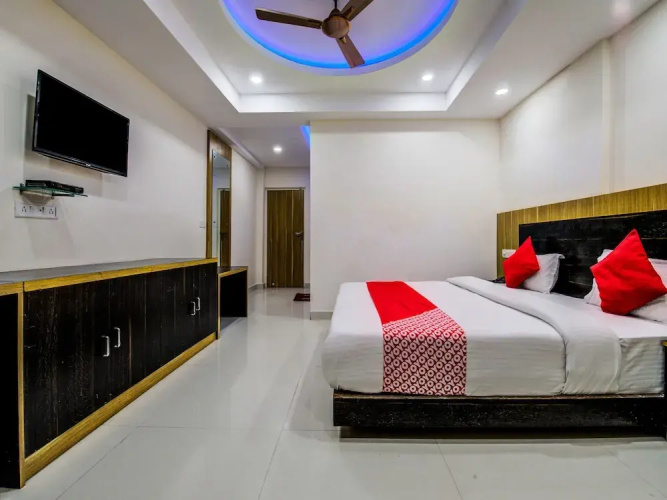 OYO 18542 Petals Inn