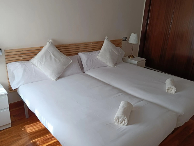 APARTAMENTOS DELUXE PALACIO DE LOS JERÓNIMOS free parking