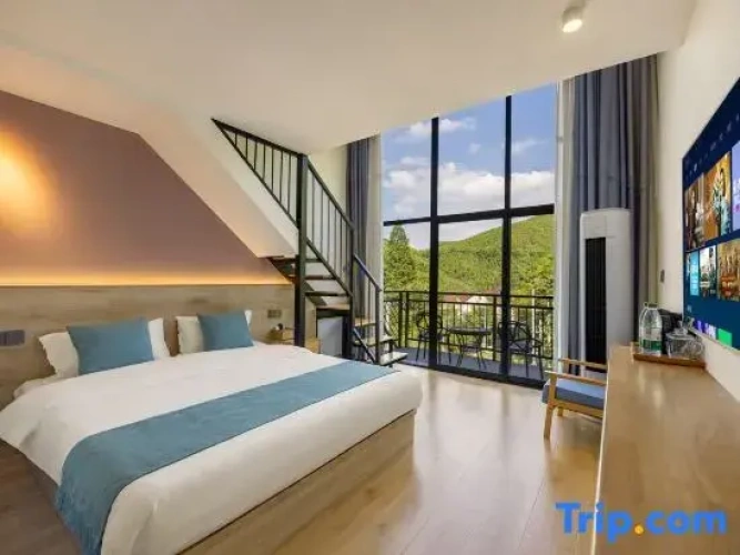 Suite with view