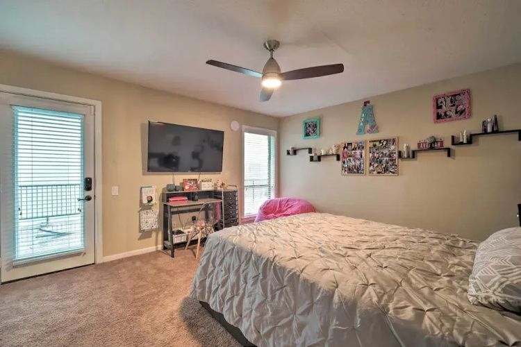 Lavish Lakefront House w/ Pool Table & Patio!