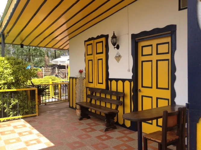 Standard Twin room with balcony