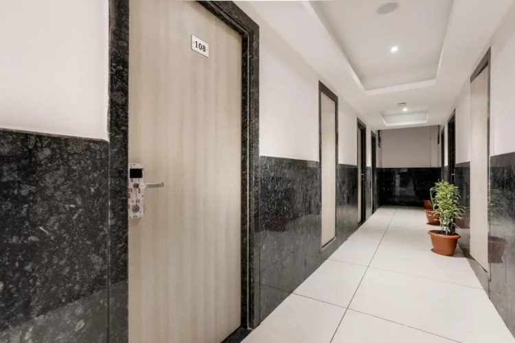 FabHotel Pishori Inn