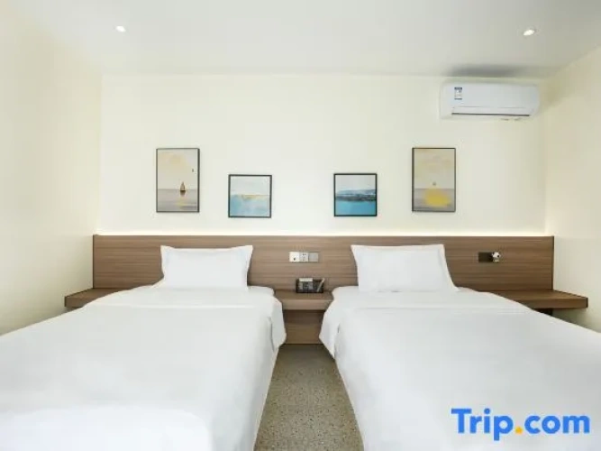 Standard Twin room with balcony