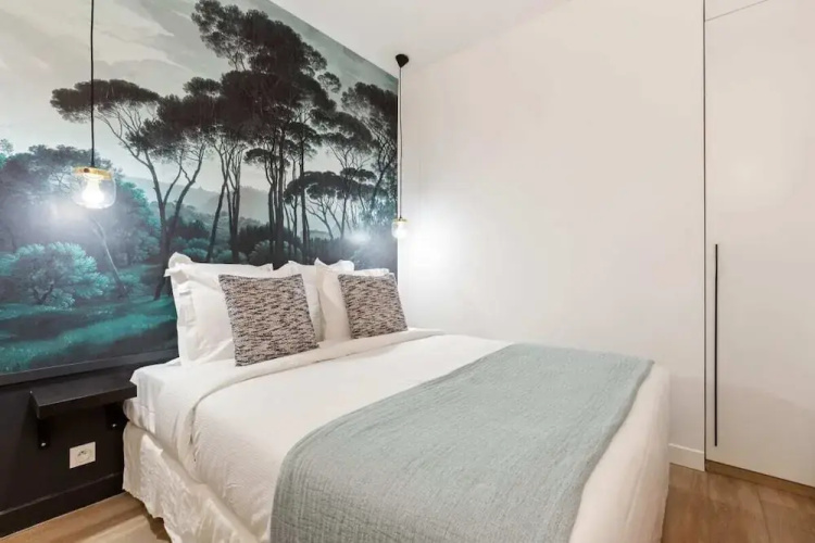 Chic & Contemporary Apartment With Two Bedroom - Image 11