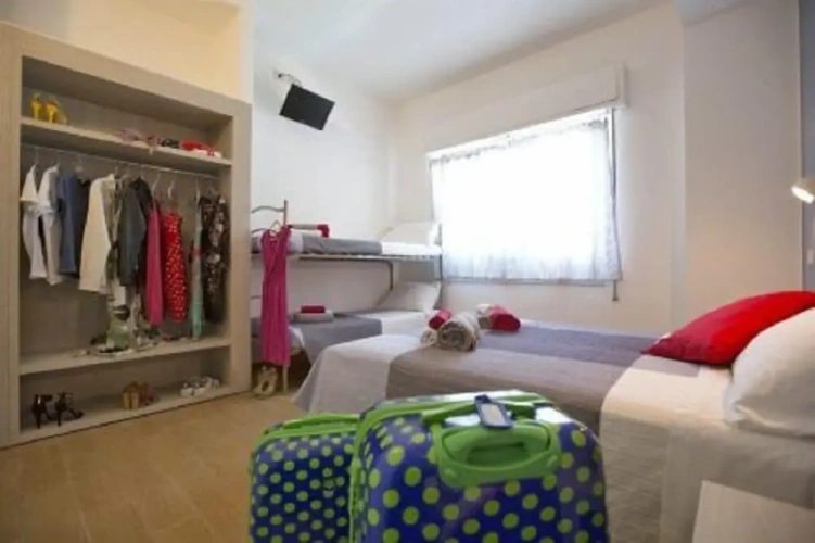 Standard Triple room