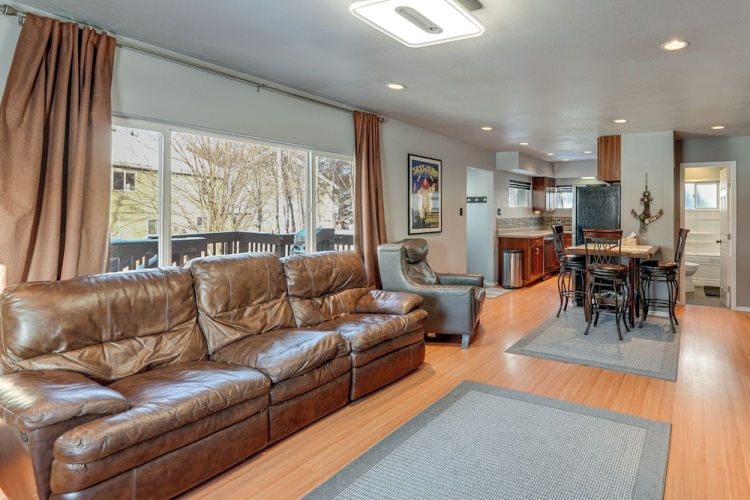 2 Bedrooms Apartment