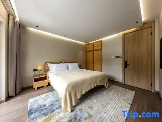 Suite with mountain view