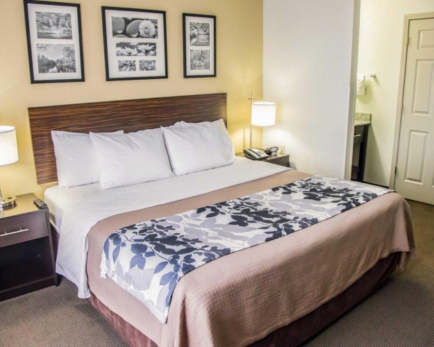 Standard Double room with street view