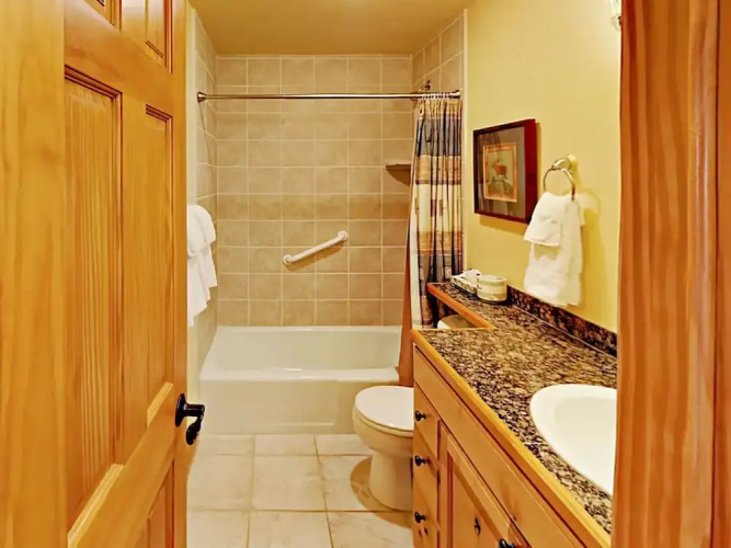 2BR w/ Hot Tub, Pool & Free Shuttle