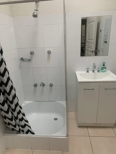 6 Bedrooms Economy Cottage