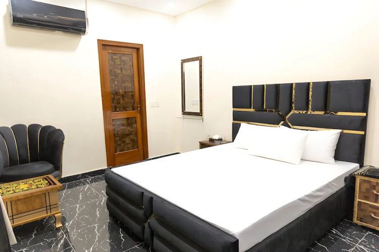 Serene Elegance Hotel
