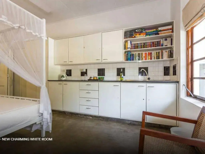 Colombo 7 - A Charming White Room