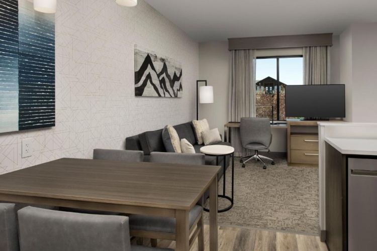 2 Bedrooms Suite with mountain view