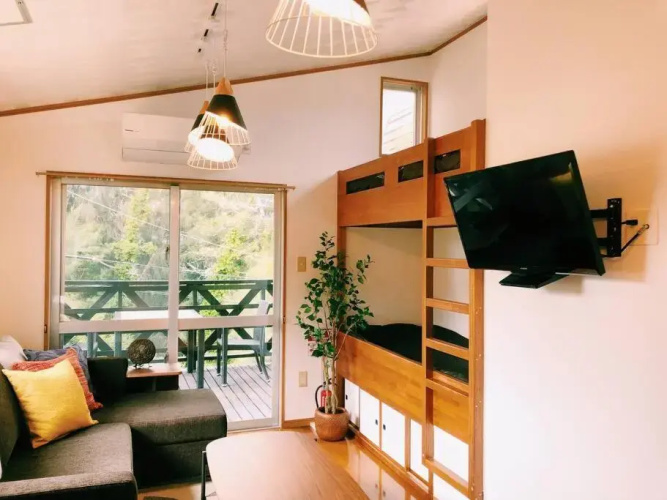 【フォレストヴィラ】恩納村／海まで徒歩圏内／リフォーム済2階建／カラーを楽しむお部屋と風を感じるテラス