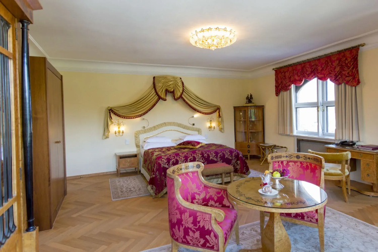Schloss Mönchstein Hotel