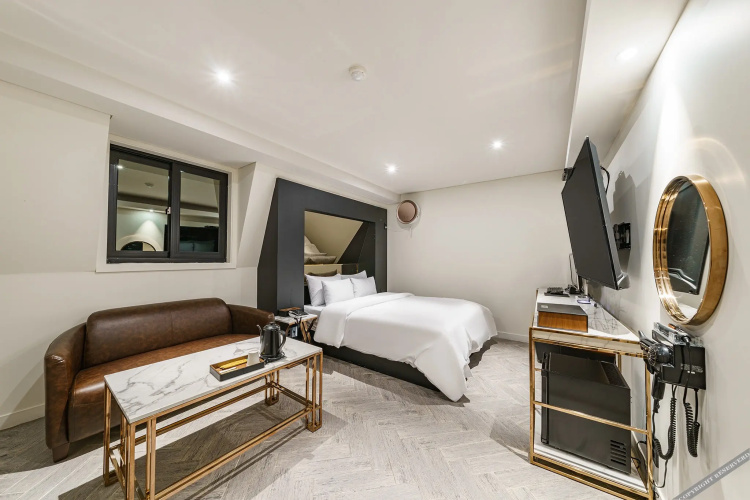 Newmond Hotel