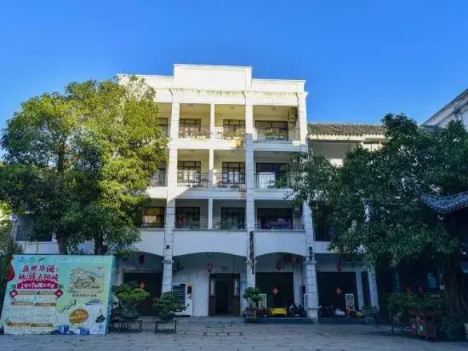 Zhenyangxia Scenic Area Theme Inn