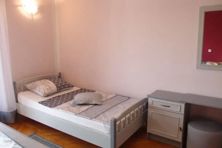 Apartments Mira