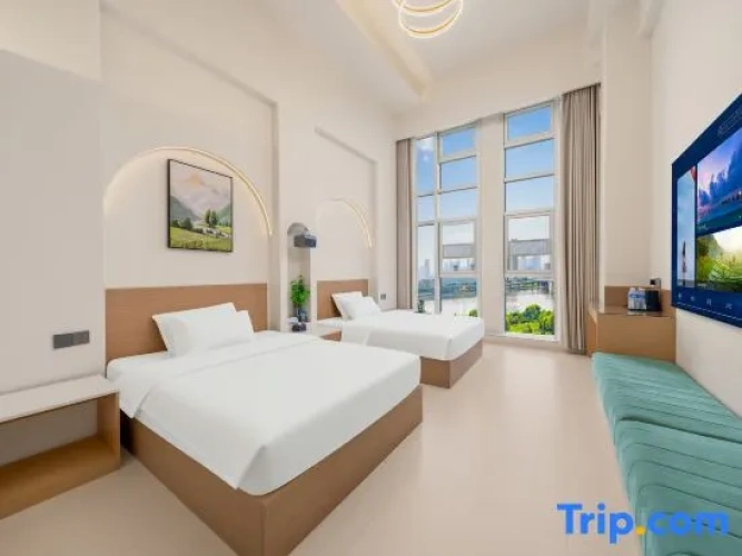 Standard Twin room with river view