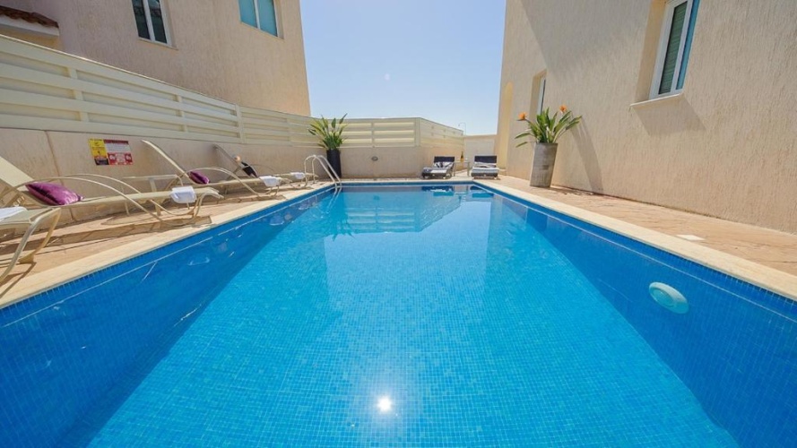 3 Bedrooms Villa