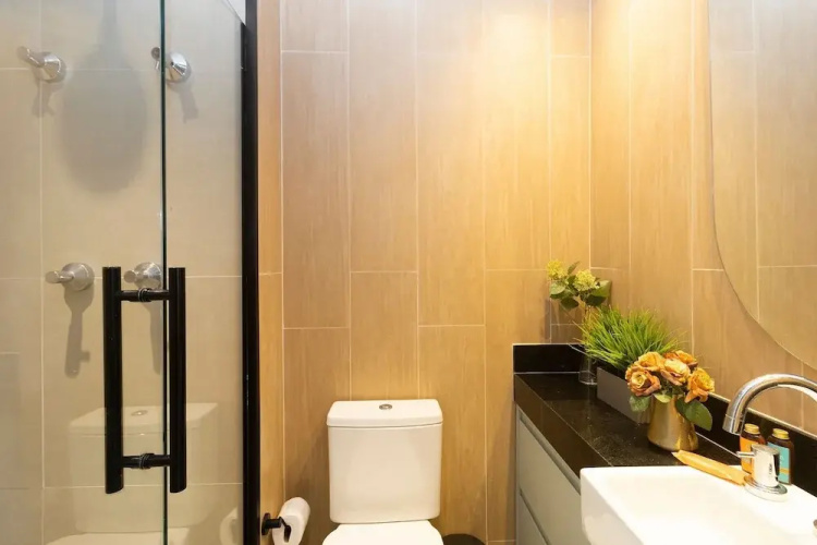 Apartamento moderno com piscina e AC