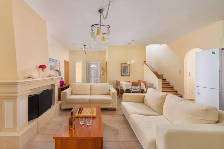 Stunning 5-bed Villa in Gennadi!
