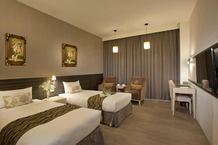 Renyi Lake Hotel