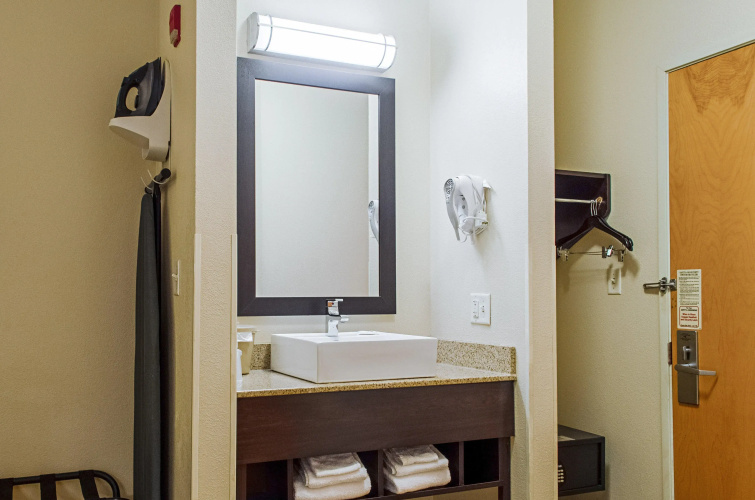 Red Roof Inn PLUS+ Boston - Logan
