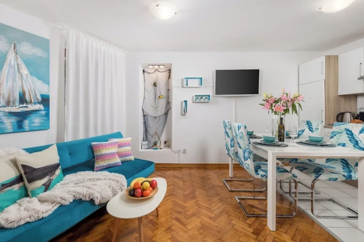 2 Bedrooms Apartment