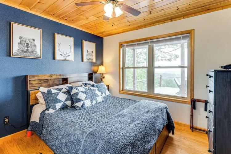 Mtn-view Cabin: Deck & Pets Welcome in Murphy