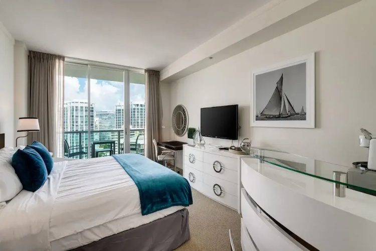 Ocean, Marina & City View Studio + Balcony #1