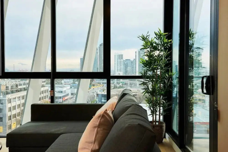 Panoramic Melbourne Views from Stylish Apartment