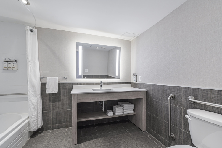 Holiday Inn Express & Suites Saint - Hyacinthe photo 10