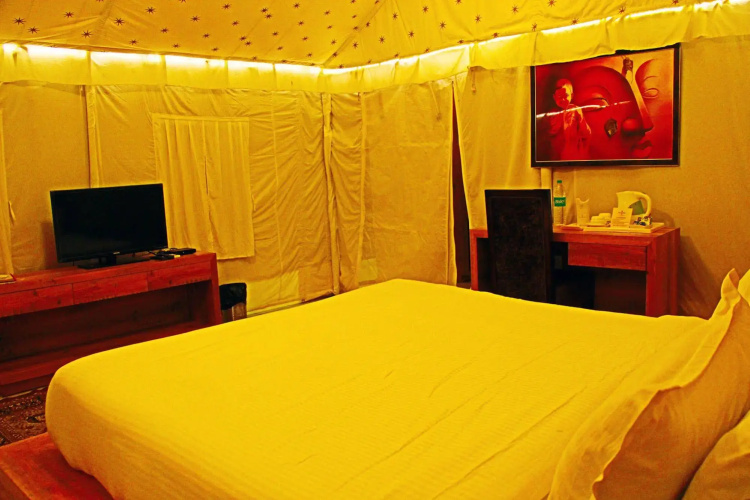 Jhansi Hotel