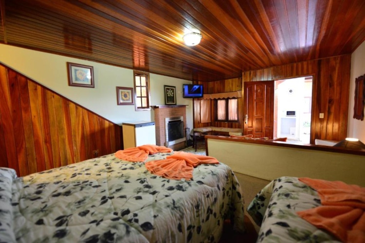 Standard Quadruple room with garden view