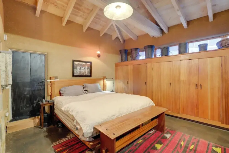 Centrally Located Santa Fe Studio Near Town!