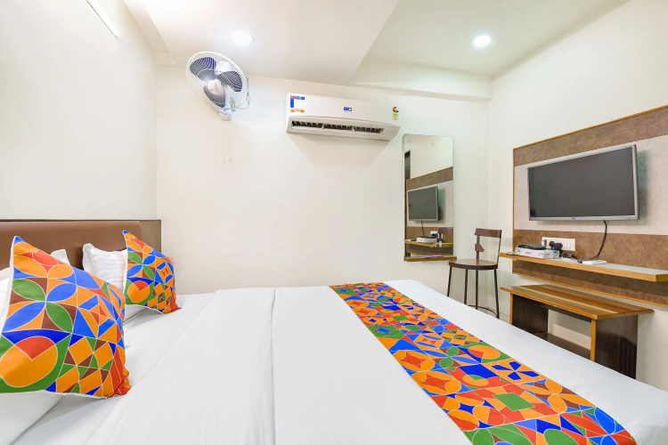 Fabhotel Crystal