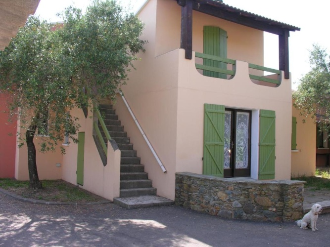 2 Bedrooms Villa